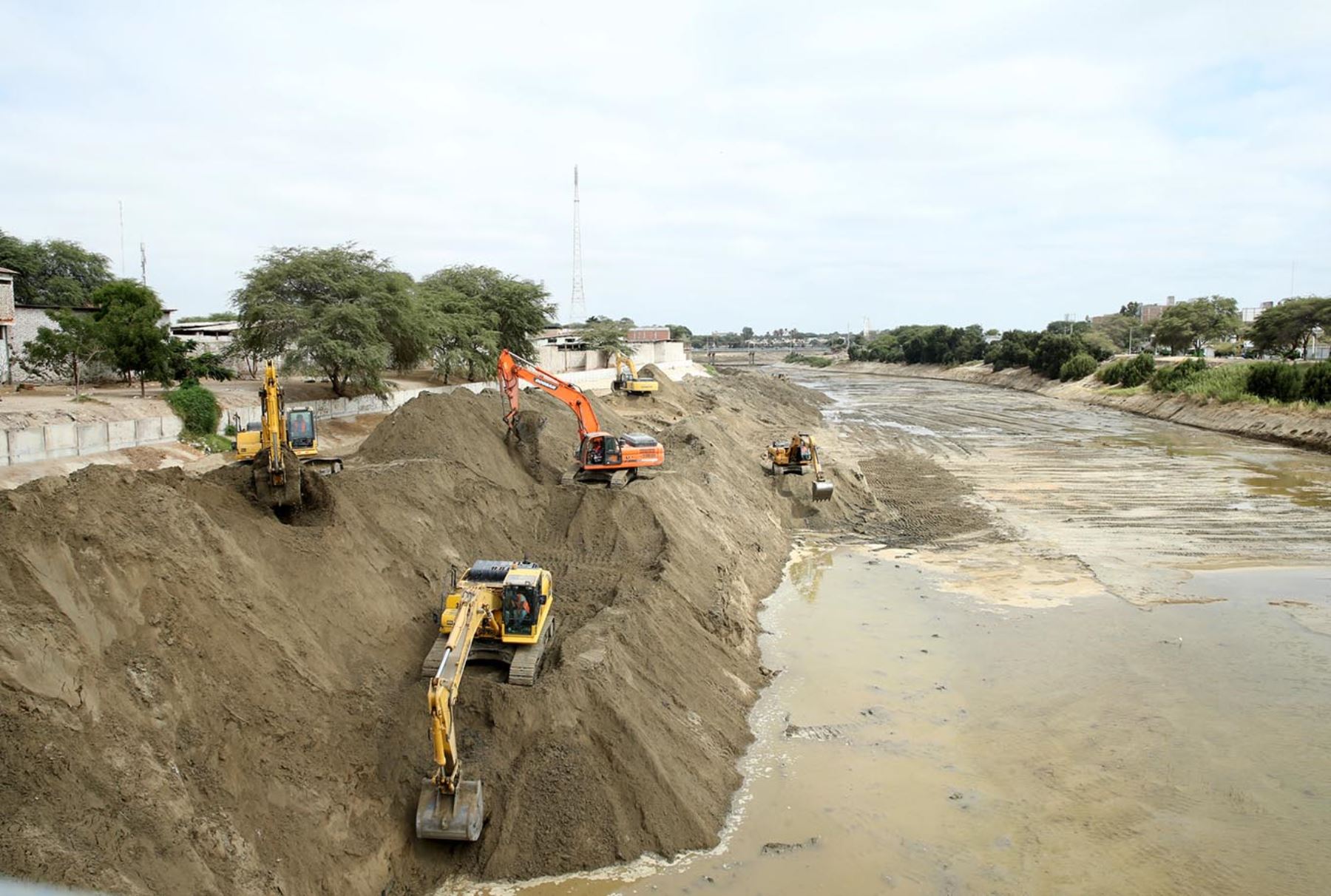 Reconstrucción con cambios: Contraloría identifica riesgos en descolmatación de dos tramos del río Piura Reconstrucción con cambios: Contraloría identifica riesgos en descolmatación de dos tramos del río Piura