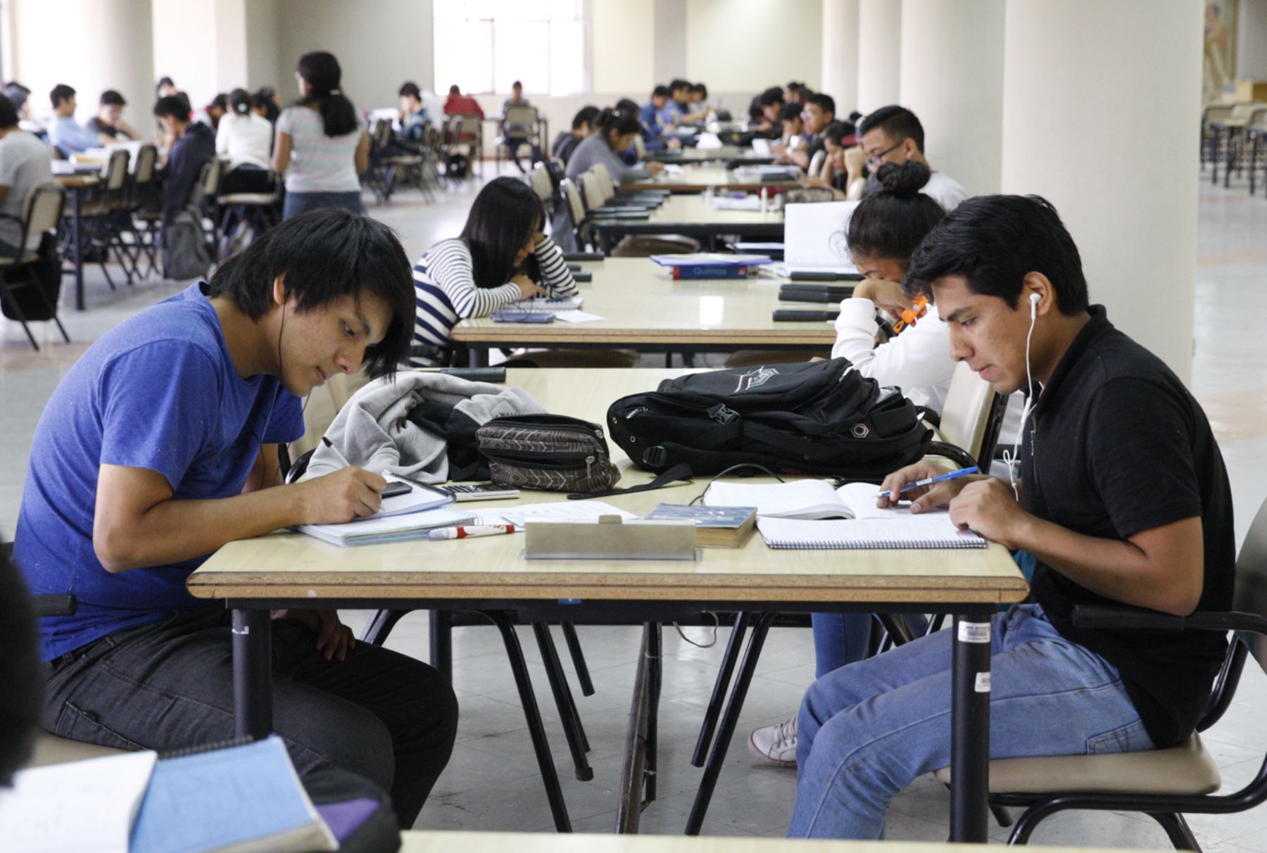 Promulgan ley que prohíbe por dos años creación de nuevas universidades Promulgan ley que prohíbe por dos años creación de nuevas universidades