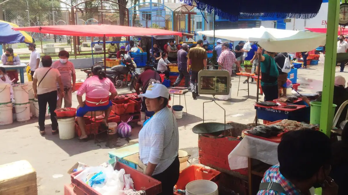 Incendio Piura hoy: comerciantes rematan productos para evitar más pérdidas