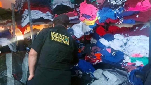 Policía incautó más de un millón de soles en ropa deportiva falsa