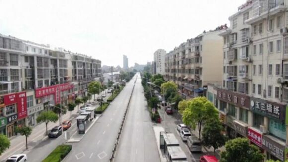 China confina a 1,7 millones de personas por rebrote de la COVID-19