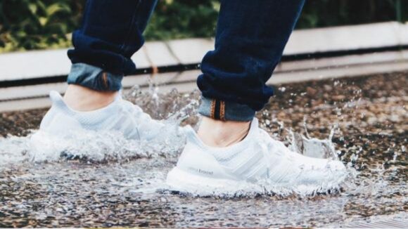 Truco casero: ¿cómo secar tus zapatillas mojadas en poco tiempo?