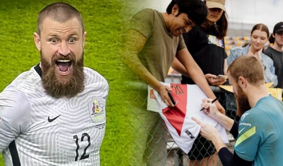 Andrew Redmayne firma camiseta perú