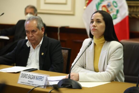 Cuánto gana Sigrid Bazán en el Congreso de la República