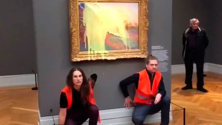 ¿Por qué activistas arrojaron puré de papa a un cuadro de Monet valorizado en 10 millones de dólares?