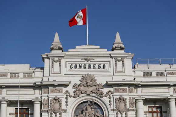 cuántas veces se ha cerrado el Congreso de la República Perú