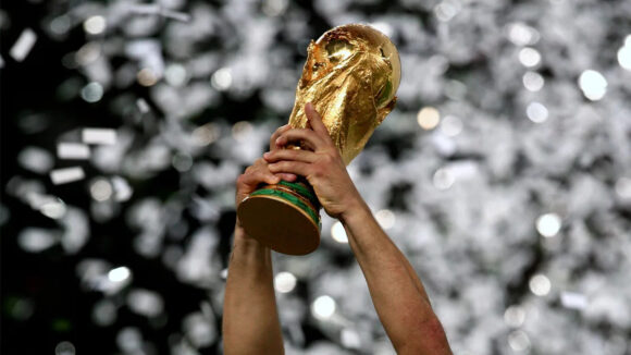 cuánto pesa la copa del mundo