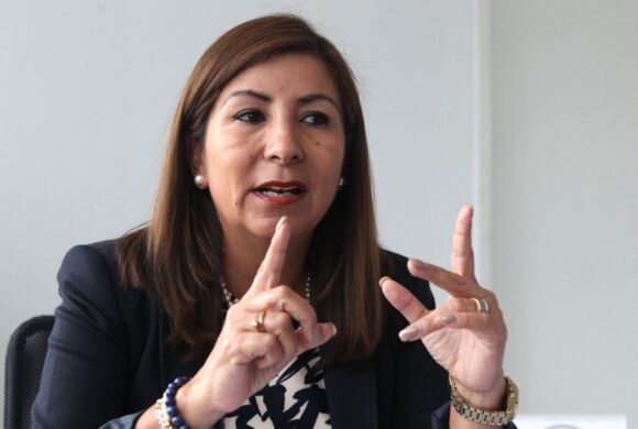 directora de Reconstrucción con Cambios