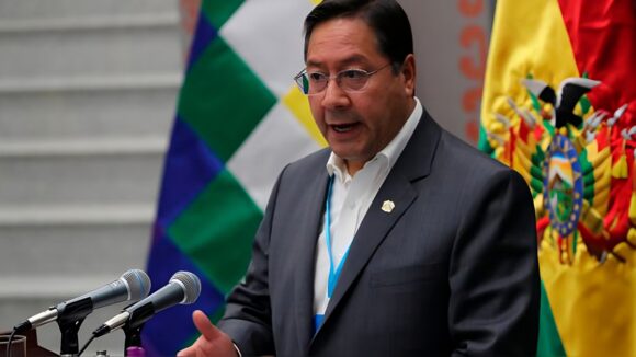 Bolivia sobre Perú