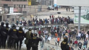 Manifestantes aeropuerto Cusco