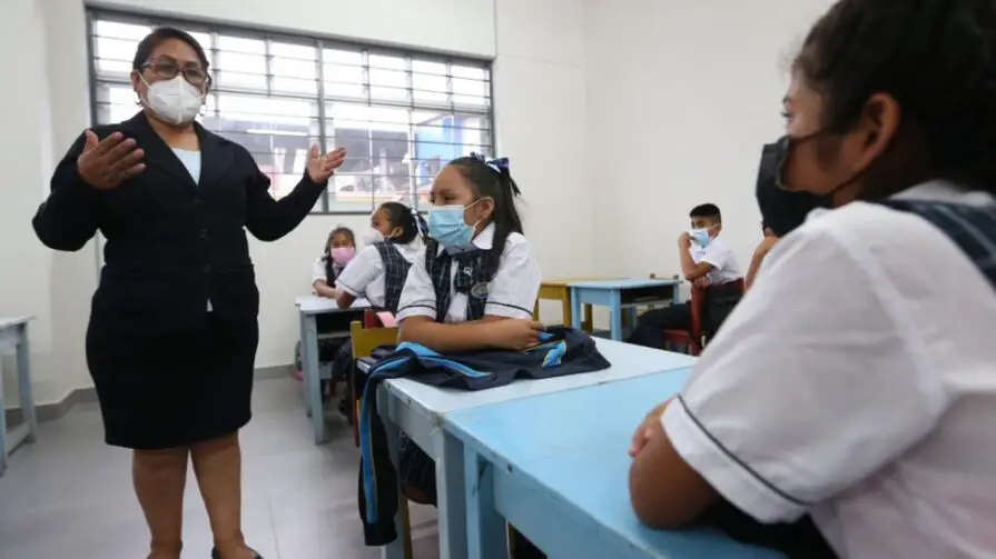 auxiliares de educación Perú