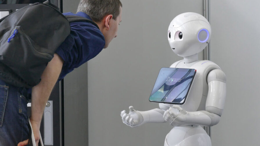 ¿Podrás conversar con robots? Microsoft plantea integrar ChatGPT en androides
