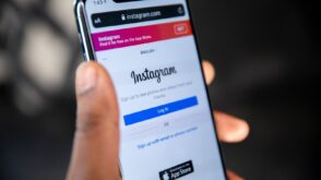 Instagram insignia azul