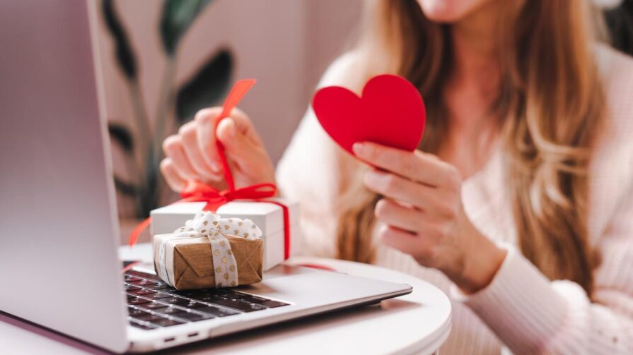 San Valentín: Descubre las mejores frases para dedicar a tus compañeros de trabajo