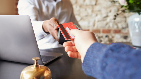 ¿Qué bancos ofrecen tarjetas de crédito sin membresía?