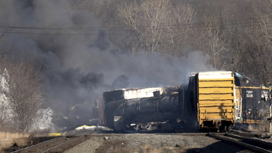 ¿Los ovnis en EE.UU son una cortina de humo para ocultar la catástrofe ambiental en Ohio?