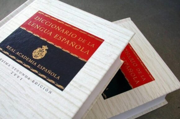 RAE: ¿A parte de 'sólo', qué otras palabras recuperaron la tilde?