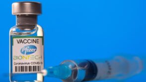 Pfizer: Vacuna contra el COVID-19 se convirtió en el fármaco que genera más ingresos en el mundo