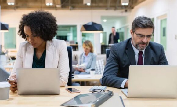 Regreso a la oficina: ¿Cómo la tecnología puede mejorar la productividad?