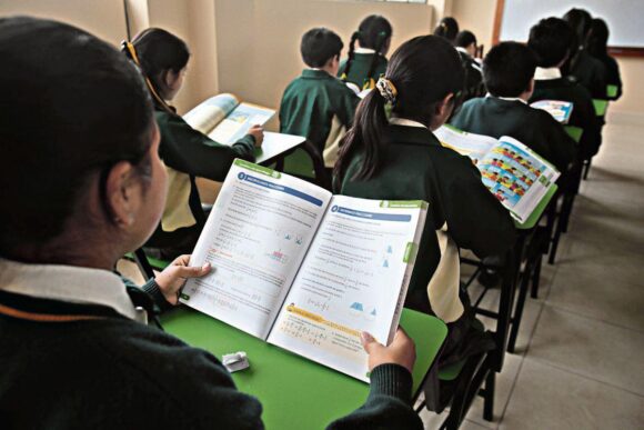 ¡Atención padres! Estos son los cobros que no deben exigirte los colegios privados y públicos