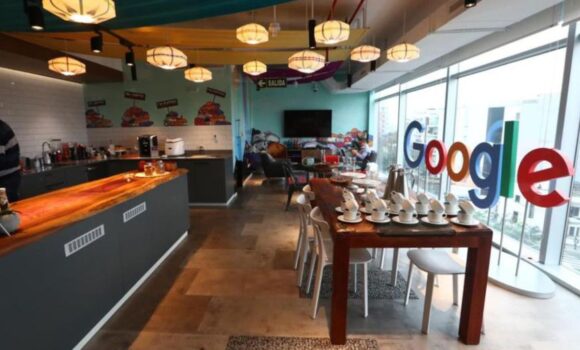 Google trabaja contra reloj para lanzar nuevo buscador con IA y competir con Bing de Microsoft