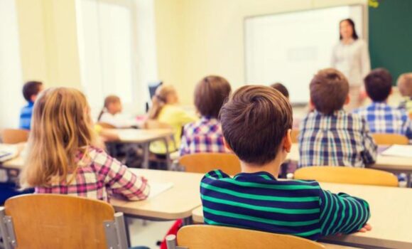 ¿Cuáles son los mejores colegios del Perú según la PUCP y cuánto cuesta estudiar en cada uno de ellos?