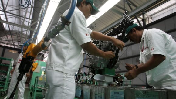 Trabajadores peruanos