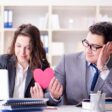 Amor en la oficina: ¿Las empresas pueden prohibir las relaciones sentimentales entre trabajadores?