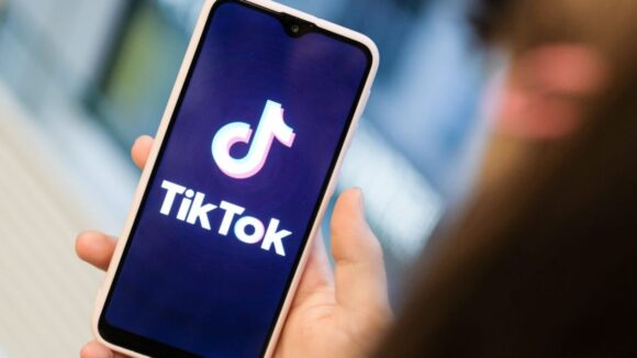 tiktok trabaja en su chatbot tako