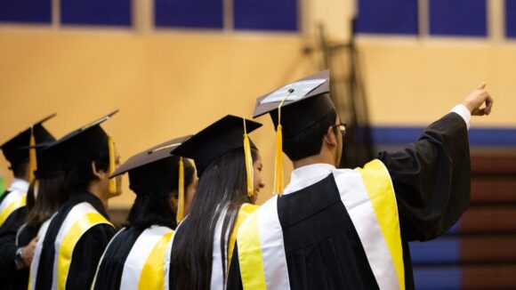 requisitos para obtener el grado de bachiller en Perú