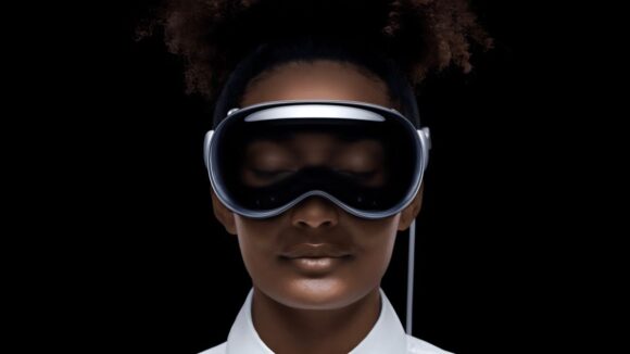 Apple acaba de lanzar sus Vision Pro, pero podría estar obligada a cambiar el nombre de sus gafas
