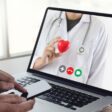 Google prueba en hospitales un chatbot con IA que podría reemplazar a los médicos