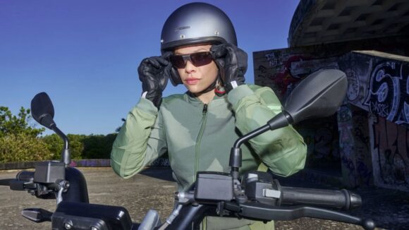 BMW anuncia sus lentes inteligentes para motociclistas que proyectan datos en tiempo real: ¿Cómo funcionan?
