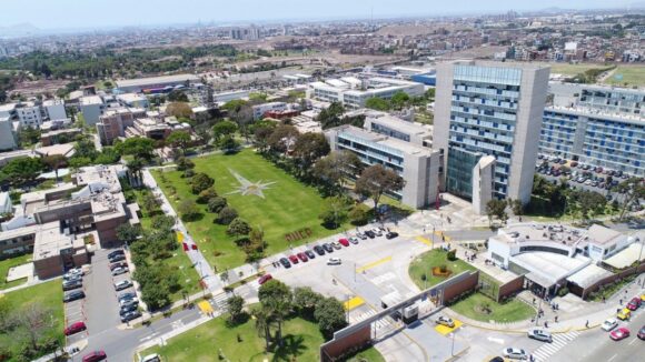 Universidad peruana