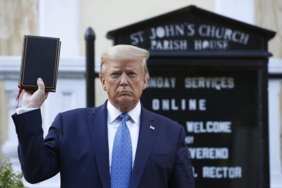 trump biblias