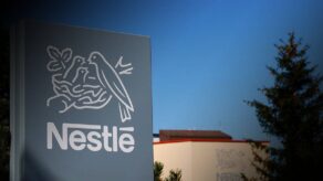Escandalo en Nestlé; usan más azúcar en productos de bebés en países en desarrollo