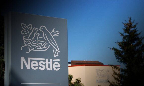 Escandalo en Nestlé; usan más azúcar en productos de bebés en países en desarrollo