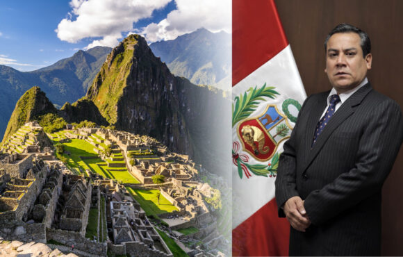 presidente del Consejo de Ministros, Gustavo Adrianzén,