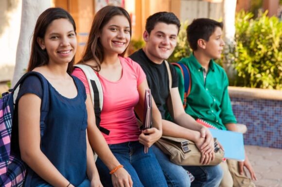Jóvenes peruanos enfrentan retos para ingresar al mercado laboral
