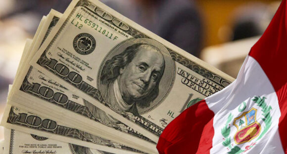El dólar mantiene tendencia a la baja por aranceles de Trump.