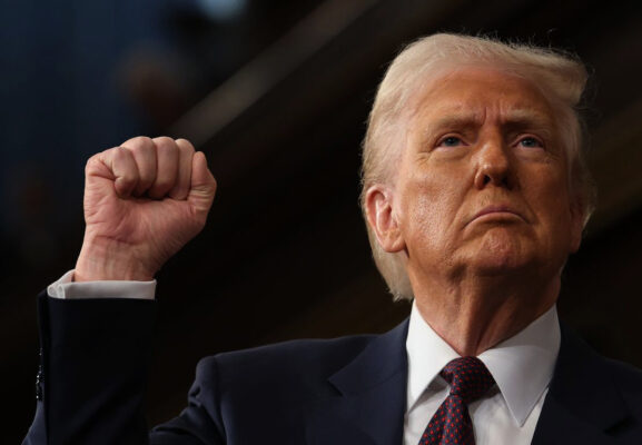 Trump pausa aranceles