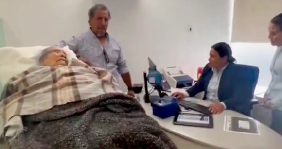 BBVA exige presencia de anciana de 96 años para reactivar pensión
