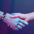 OpenAI apuesta por el legendario diseñador de Apple Jony Ive para crear su primer dispositivo de IA
