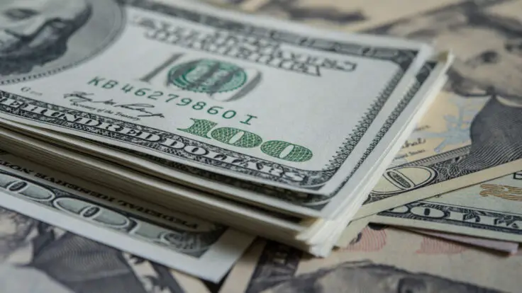 Caída del dólar a S/ 3.58 en Perú: Causas y efectos.