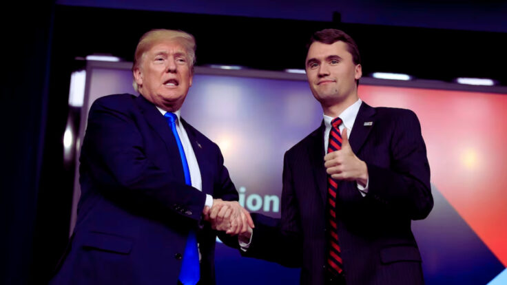 Charlie Kirk muere tras recibir un disparo.