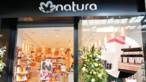 Natura vende Avon International y concentra su estrategia en Latinoamérica.