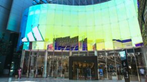 Adidas abre su tienda más grande en Sudamérica.