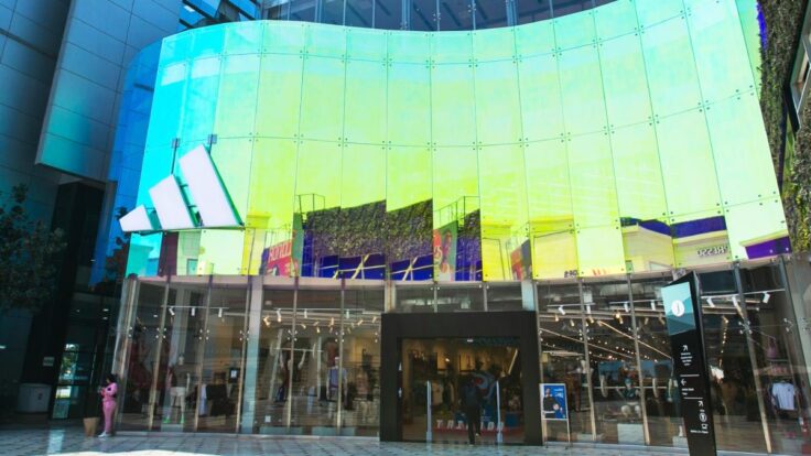 Adidas abre su tienda más grande en Sudamérica.