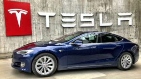 Tesla ajusta precios y presenta versiones económicas de sus modelos más vendidos.
