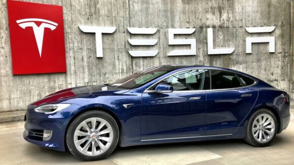 Tesla ajusta precios y presenta versiones económicas de sus modelos más vendidos.